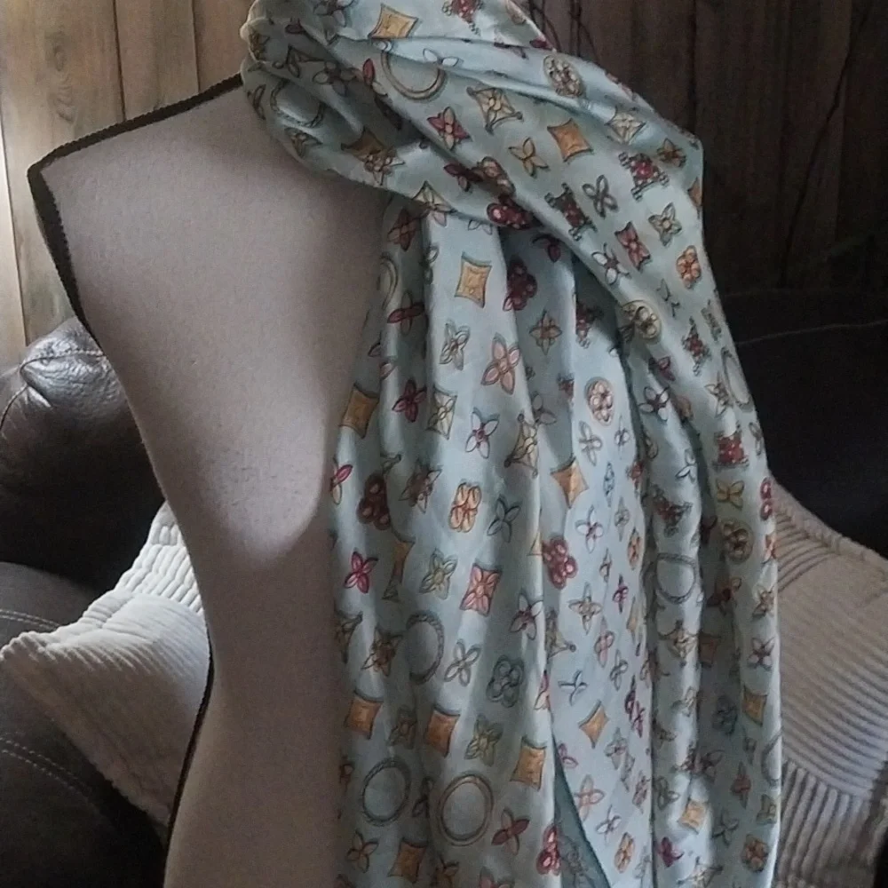 Women 100% Silk Scarf Elegant Timelesd Classy